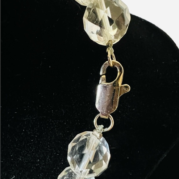Vintage Clear Faceted Graduated Glass Crystal Bead Necklace with Silver Clasp - Picture 11 of 12